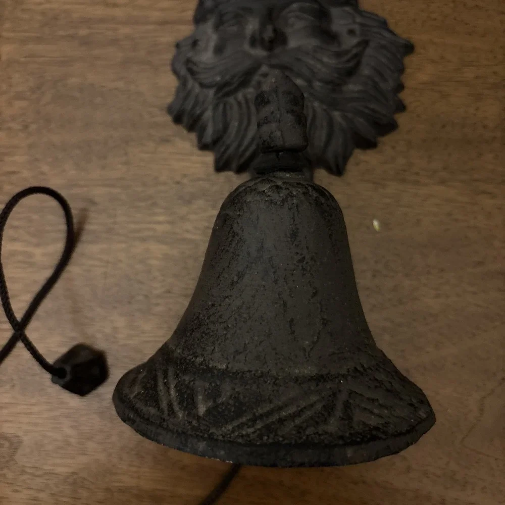Vintage Cast Iron Dinner Bell Santa Wall Hanging‎ Indoor or outdoor Porch Ringer